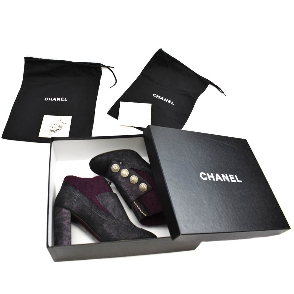 CHANEL: Distressed Leather, fabric Snap Buttons - "CC" Logo Ankle Boot - Picture 8 of 12